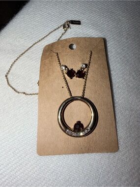 VTG Liz & Co Gold Tone Circle Pendant Necklace with Red Stone Accents